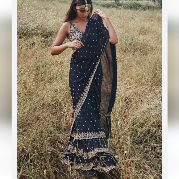Divya Kanakia Pre-stitched Ruffled saree & sequin ready to wear blouse XS NWT - Picture 1 of 14
